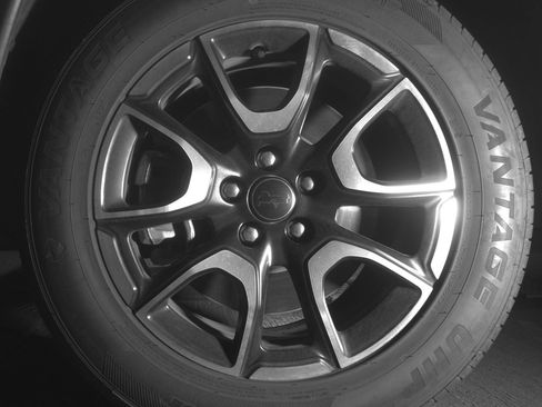 Used 2025 Jeep Compass Trailhawk image 12