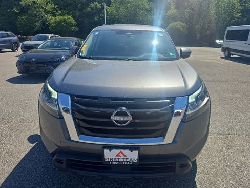 Used 2022 Nissan Pathfinder SV FWD image 2