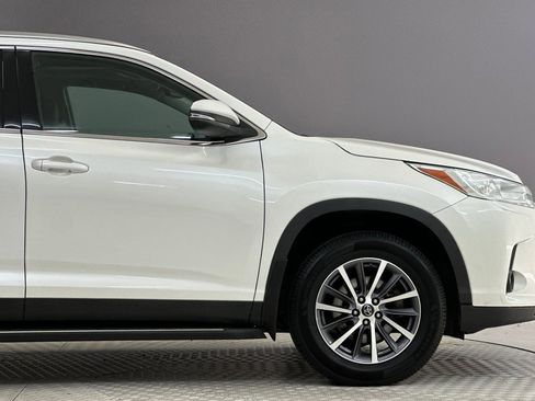 Used 2019 Toyota Highlander XLE FWD image 35