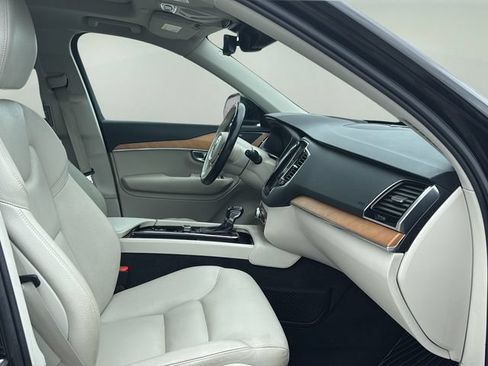 Used 2021 Volvo XC90 T6 Momentum w/ Advanced Package AWD/4WD image 10