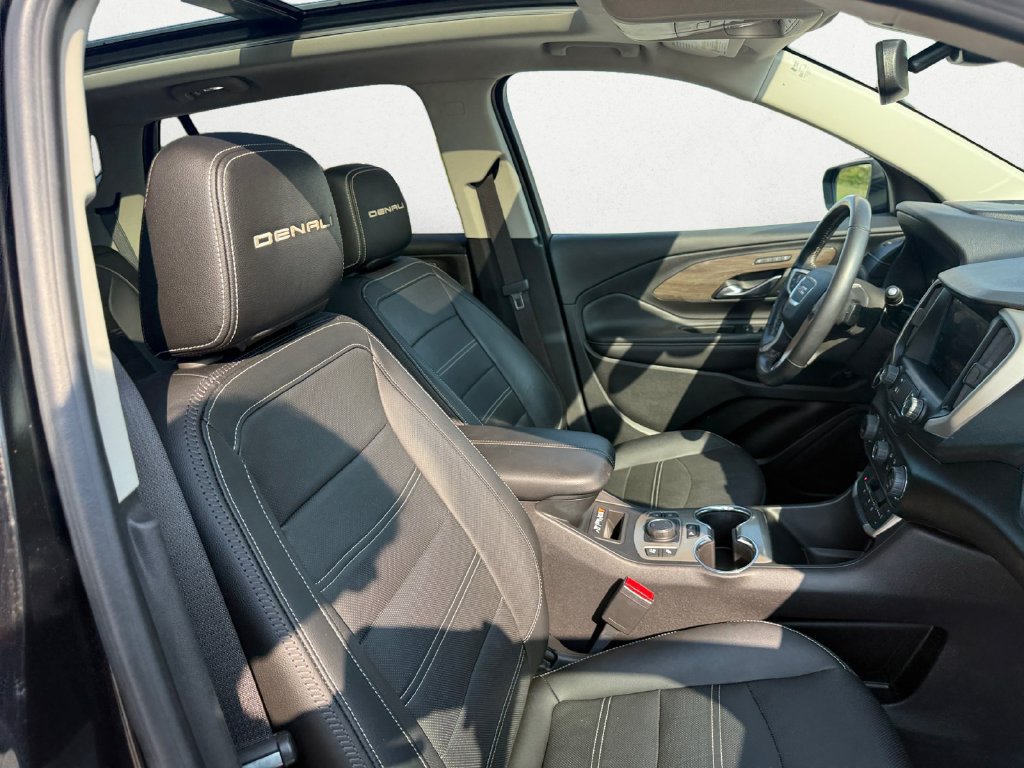 Used 2022 GMC Terrain Denali w/ Denali Premium Package AWD/4WD image 15
