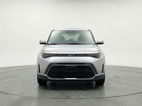 Used 2025 Kia Soul LX w/ LX Technology Package FWD image 2