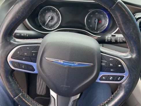 Used 2019 Chrysler Pacifica Touring-L Plus w/ Advanced Safetytec Group image 17