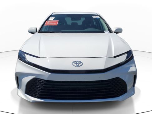 Used 2025 Toyota Camry LE w/ Convenience Package image 2