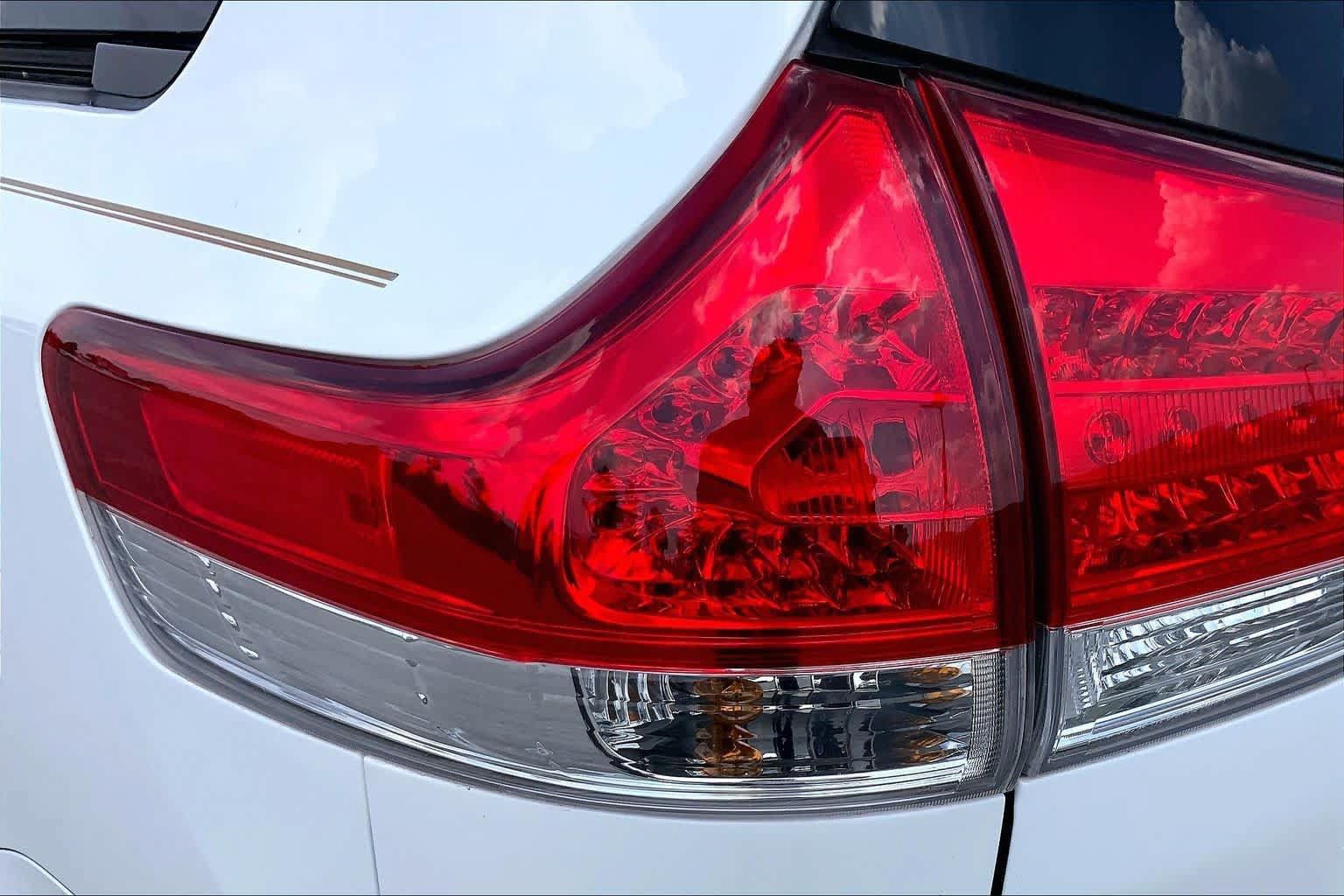 Used 2011 Toyota Sienna XLE w/ XLE Navigation Pkg FWD image 27