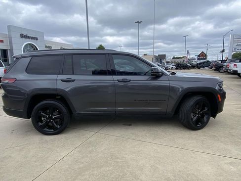 Used 2023 Jeep Grand Cherokee L Limited w/ Black Appearance Package RWD image 10