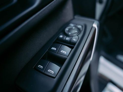 Used 2021 GMC Sierra 2500 SLT w/ SLT Convenience Package image 21