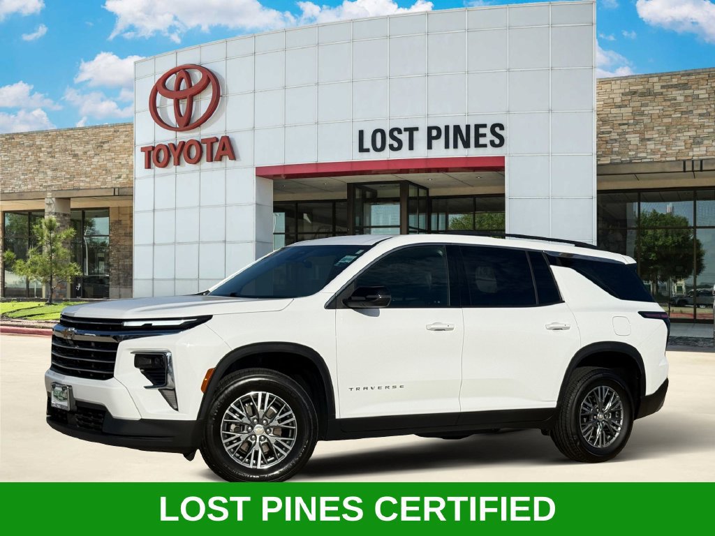 Used 2025 Chevrolet Traverse LT FWD image 1