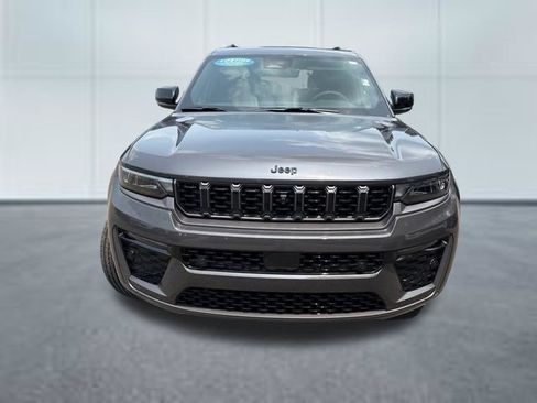 Used 2026 Jeep Grand Cherokee Limited AWD/4WD image 6