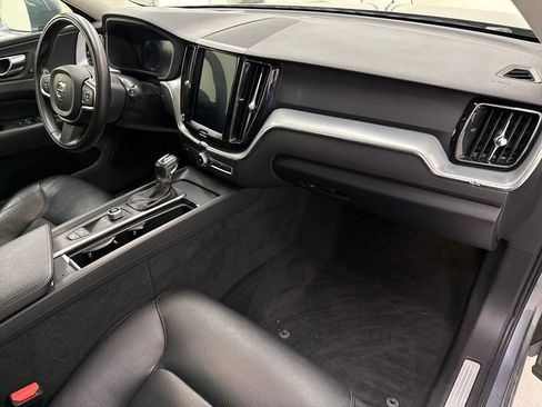 Used 2018 Volvo XC60 T6 Momentum w/ Advanced Package image 24