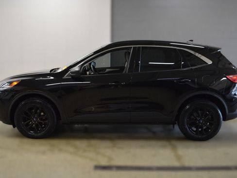 Certified 2022 Ford Escape SE w/ Convenience Package AWD/4WD image 2