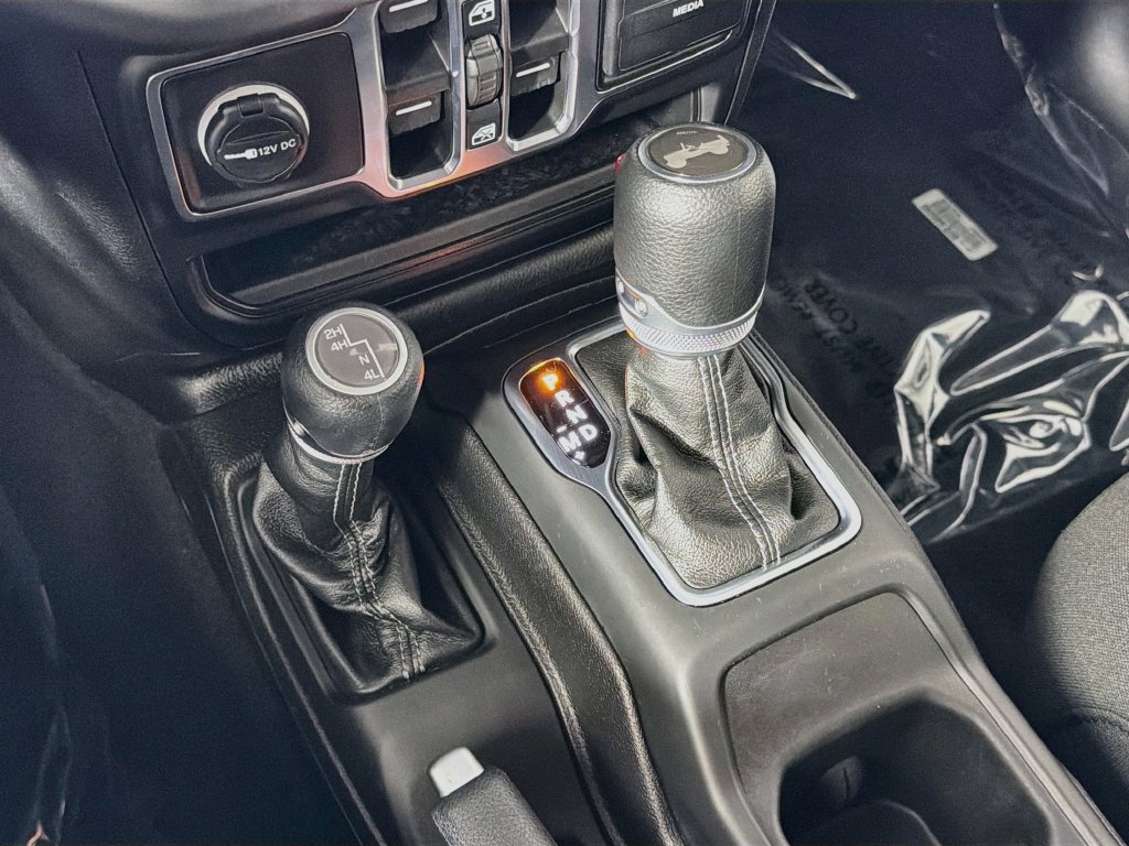 Used 2026 Jeep Wrangler Unlimited Sahara AWD/4WD image 16