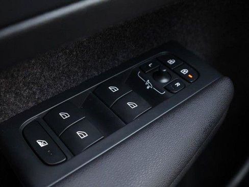 Used 2023 Volvo XC40 B5 Ultimate w/ Protection Package Premier AWD/4WD image 20