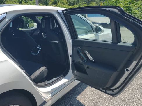 Used 2024 BMW i7 eDrive50 image 12