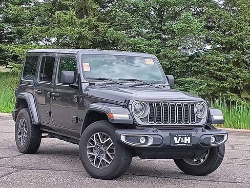 Used 2025 Jeep Wrangler Unlimited Sahara AWD/4WD image 1