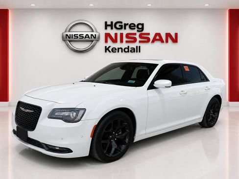 Used 2022 Chrysler 300 S RWD image 3