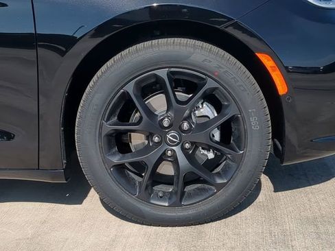 New 2026 Chrysler Pacifica Select w/ S Appearance Package FWD image 11