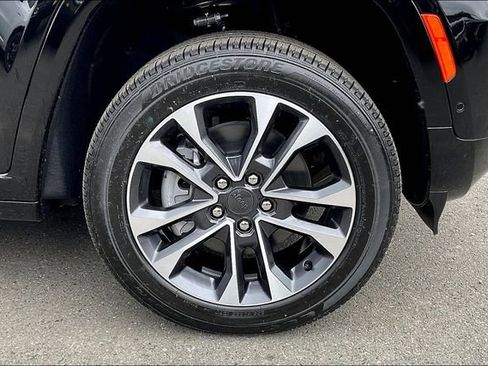 New 2025 Jeep Grand Cherokee L Overland image 12