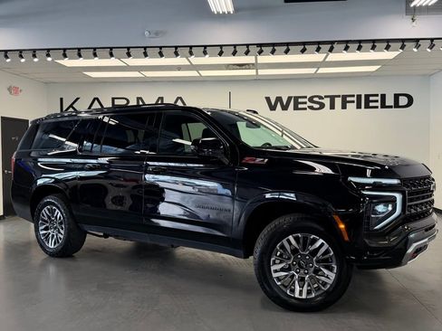 Used 2025 Chevrolet Suburban Z71 image 1