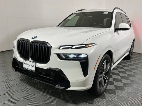 Certified 2026 BMW X7 xDrive40i w/ M Sport Package AWD/4WD image 2