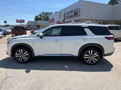 Used 2022 Nissan Pathfinder Platinum w/ Lighting Package (N92) FWD image 1