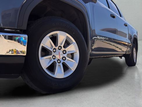 Used 2024 GMC Sierra 1500 SLE image 28