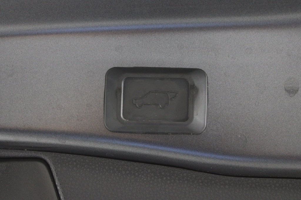 Used 2019 Toyota RAV4 XLE Premium w/ Cold Weather Package FWD image 18