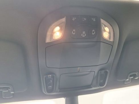 Used 2026 Chrysler Pacifica Limited FWD image 27
