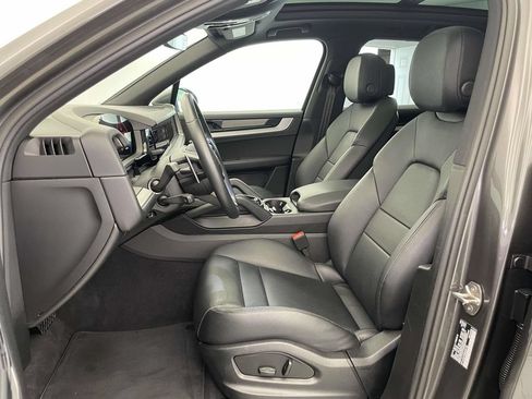Certified 2025 Porsche Cayenne AWD/4WD image 5