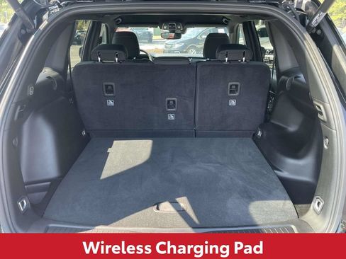Used 2024 Jeep Grand Cherokee Laredo w/ Luxury Tech Group I RWD image 11
