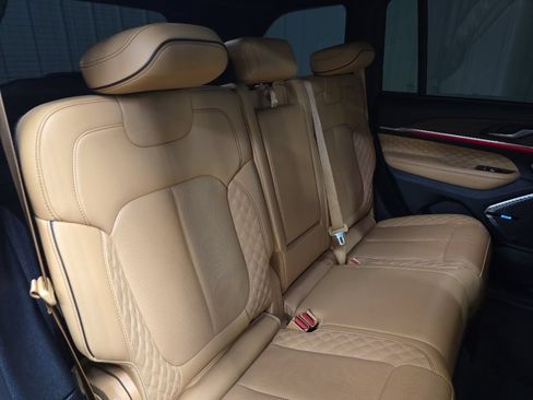 Used 2023 Jeep Grand Cherokee Summit w/ Luxury Tech Group V AWD/4WD image 17