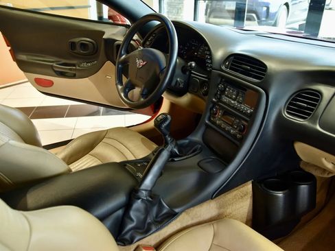 Used 2004 Chevrolet Corvette Convertible w/ Preferred Equipment Group RWD image 24