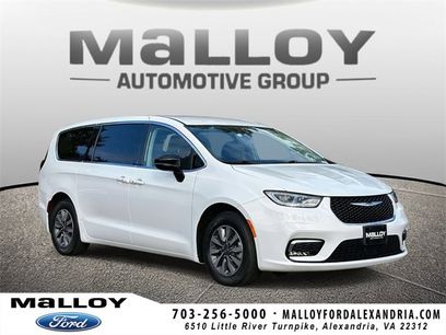 Used 2024 Chrysler Pacifica Select