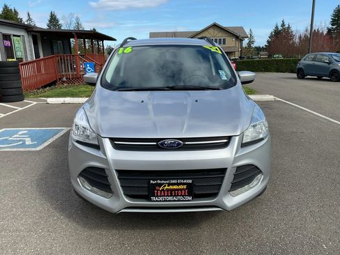 Used 2016 Ford Escape SE w/ Equipment Group 201A AWD/4WD image 8