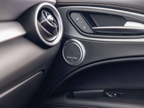 New 2025 Alfa Romeo Stelvio Sprint image 32