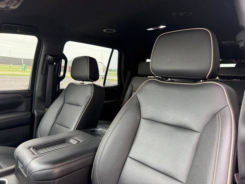 Used 2023 GMC Yukon SLT AWD/4WD image 14