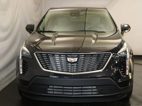 Certified 2022 Cadillac XT4 Luxury w/ Cold Weather Package image 3