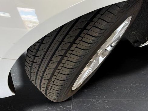 Used 2021 Chevrolet Malibu LT FWD image 33