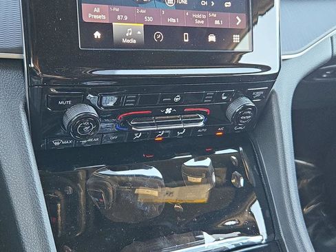 New 2025 Jeep Grand Cherokee L Laredo w/ Luxury Tech Group I RWD image 36