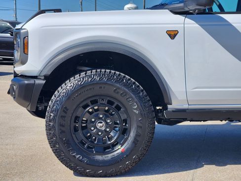 New 2026 Ford Bronco Badlands image 9