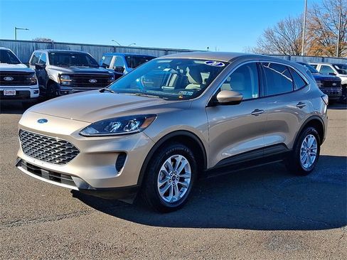 Certified 2020 Ford Escape SE image 3