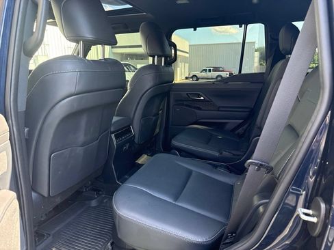 Used 2025 Lexus GX 550 w/ Accessory Package (31) AWD/4WD image 8