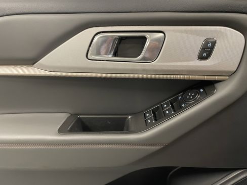 Used 2025 Ford Explorer Active w/ Active Comfort Package image 21