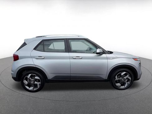 Used 2026 Hyundai Venue SEL FWD image 16