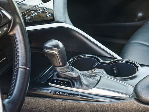 Certified 2020 Toyota Camry SE image 23