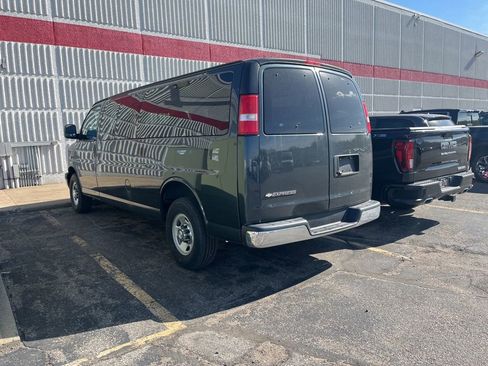 Used 2017 Chevrolet Express 3500 LT w/ LT Preferred Equipment Group RWD image 5