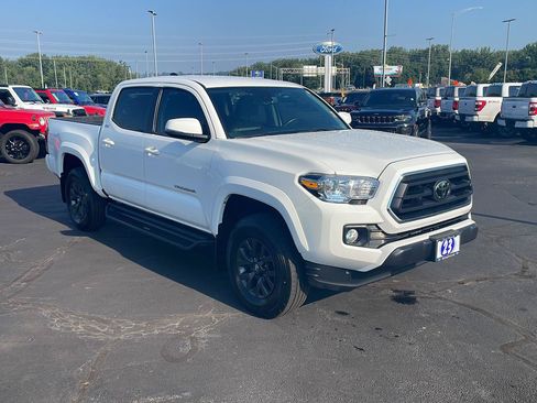 Used 2023 Toyota Tacoma SR5 w/ Technology Package AWD/4WD image 9