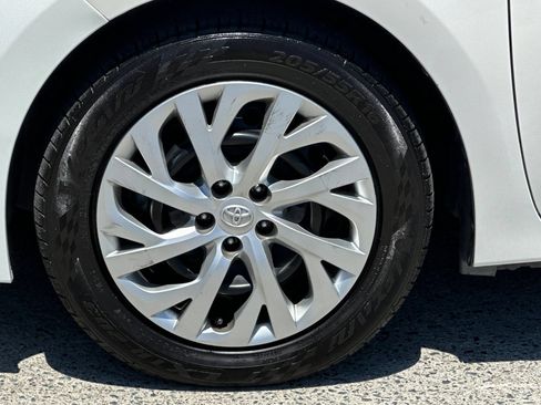 Used 2017 Toyota Corolla LE w/ Carpet Mat Package (TMS) FWD image 31