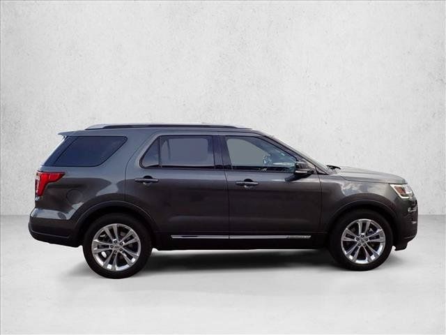 Used 2018 Ford Explorer XLT w/ Equipment Group 202A FWD image 5