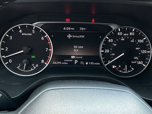 Used 2025 Nissan Rogue SV image 22